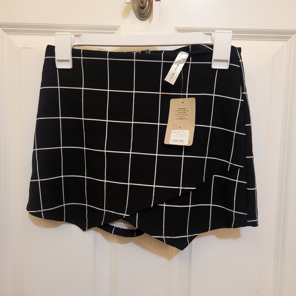 Line design skort